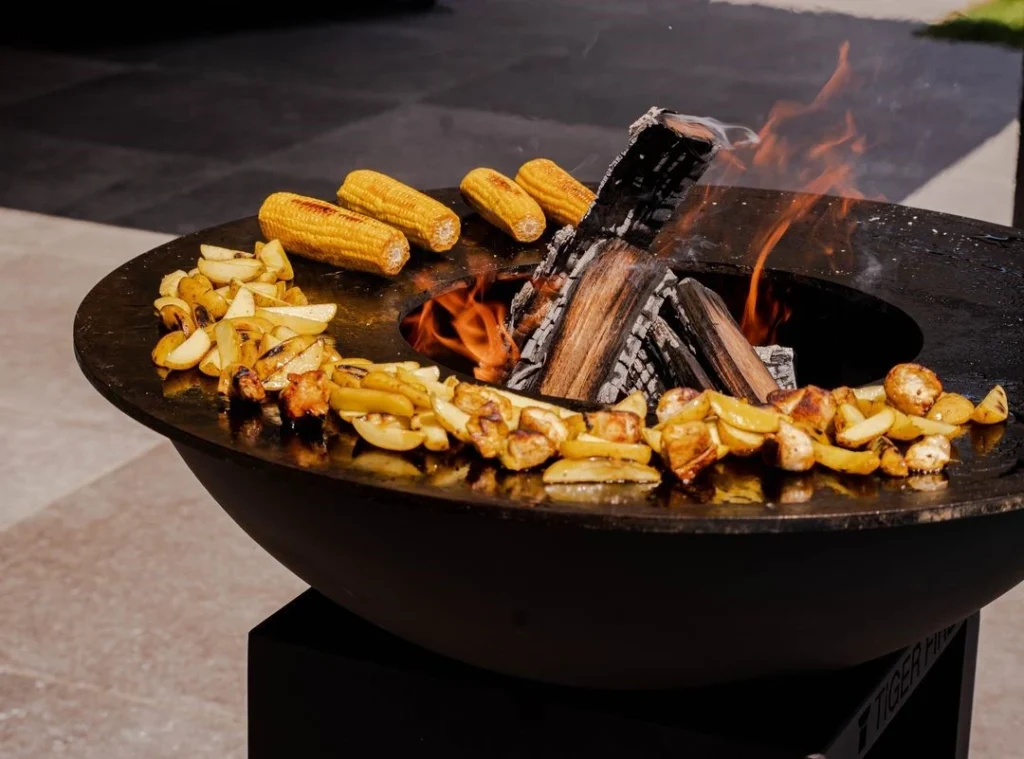 Our plancha grills offer unparalleled quality and craftsmanship, making them the perfect choice for the ultimate BBQ experience. Comprar um BBQ | Classic Black | Classic Storage Black