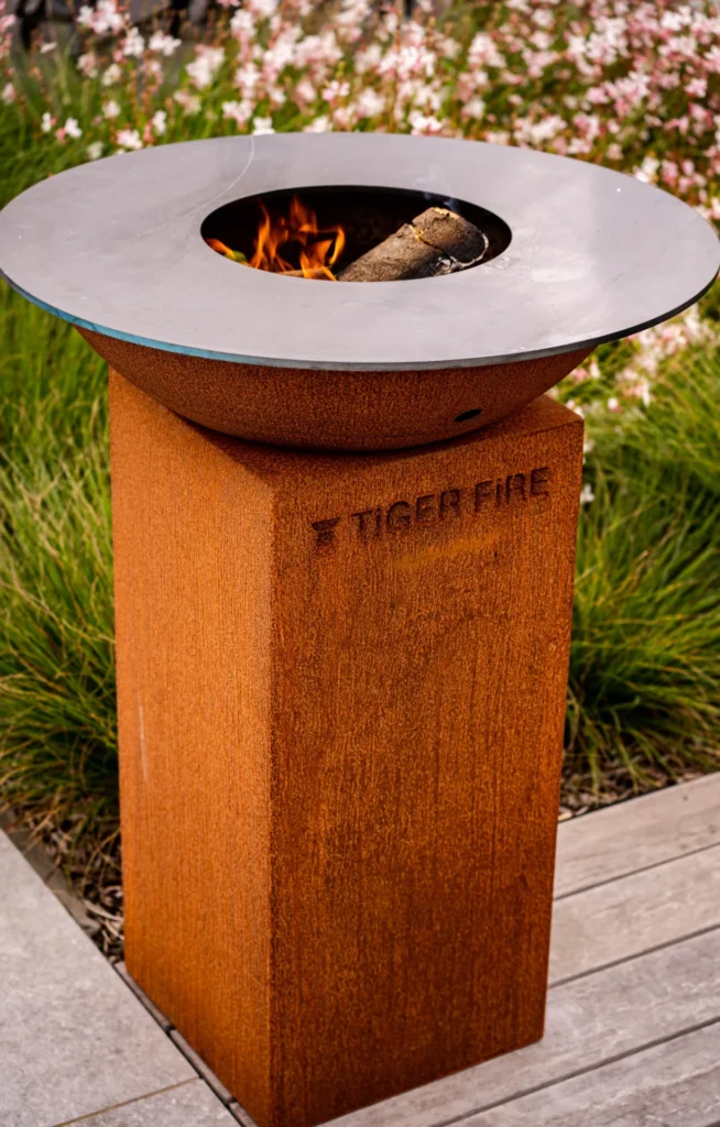 Experience the difference with our premium, handcrafted plancha BBQs, designed to deliver exceptional results. EINEN BBQ KAUFEN | Classic Corten | Classic Storage Corten