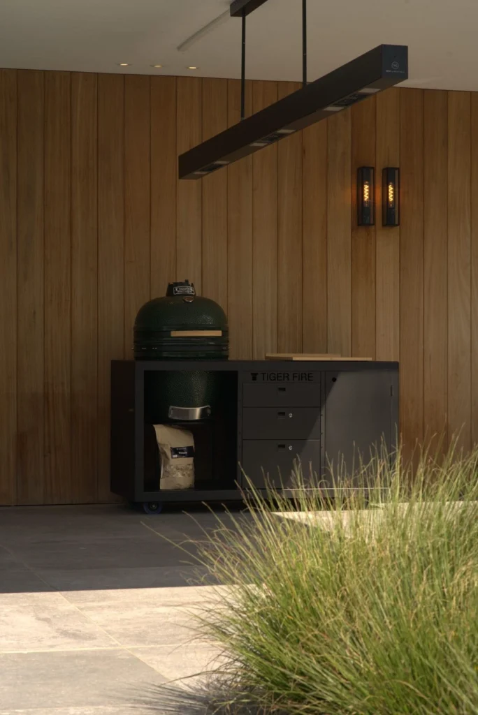 Kamado barbecue, perfect for gourmet grilling. BRASERO | FUERPLATTE